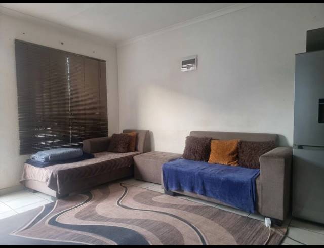 2 BEDROOM HOUSE FOR SALE IN STRETFORD